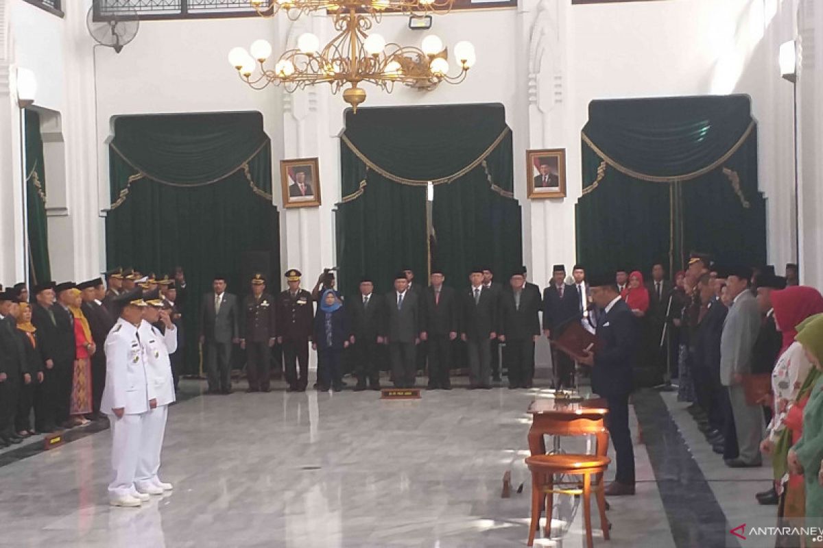 Sunjaya diberhentikan 15 menit setelah dilantik sebagai Bupati Cirebon