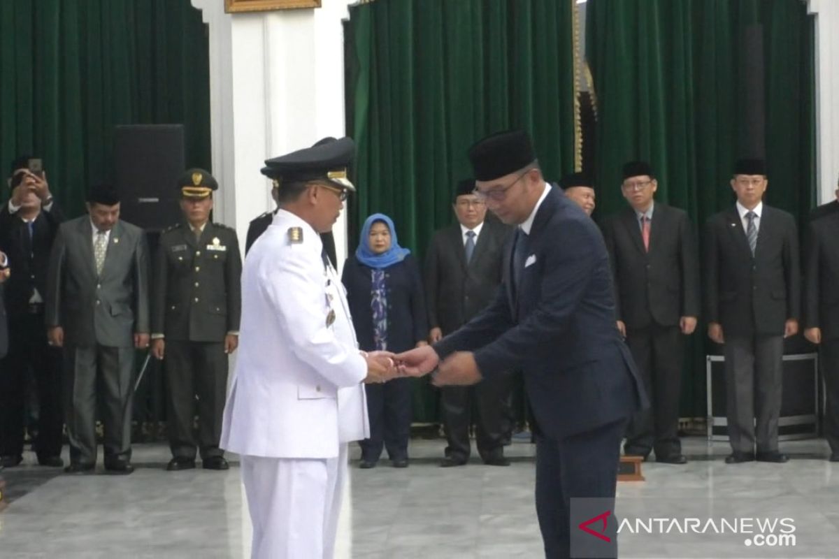 Ridwan Kamil tegaskan pelantikan Bupati Cirebon sesuai aturan hukum