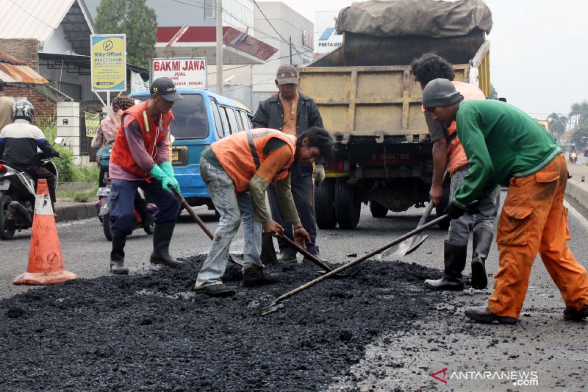 Perbaikan jalur mudik di Karawang ditargetkan rampung H-10