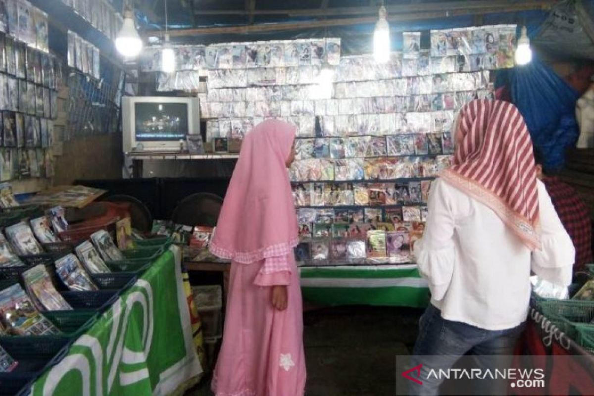 Penjualan cakram padat lagu religi menurun di Pasar Raya Padang
