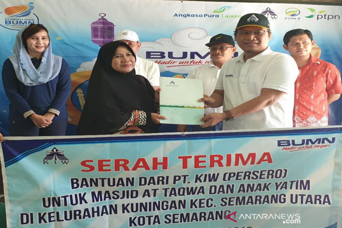 KIW berikan bantuan ke anak yatim dan masjid