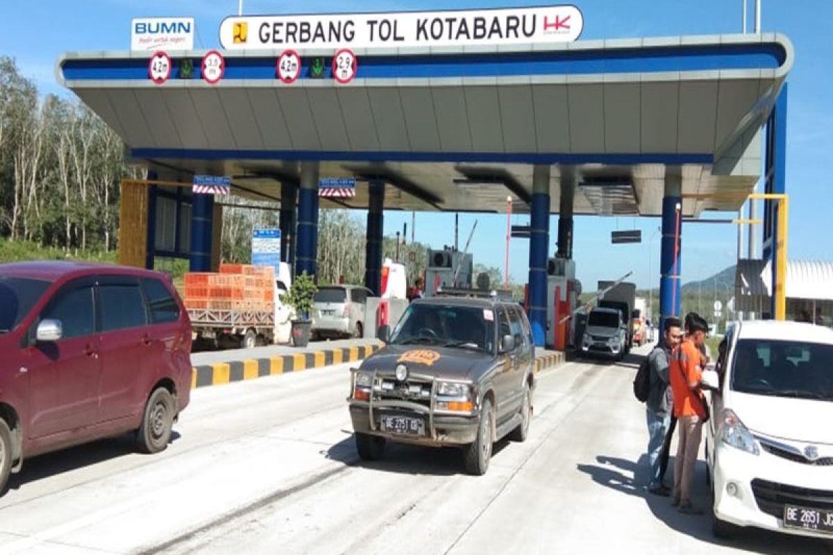 Tol Trans Sumatera tetap ramai pada hari pertama penerapan tarif