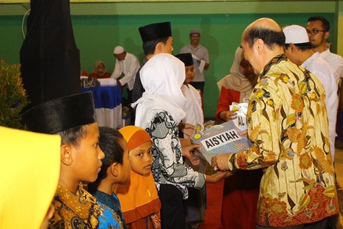 Pura Group Kudus santuni 1.150 anak yatim