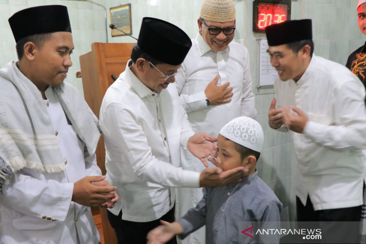 Wali Kota Tangerang ajak warga salurkan zakat lewat Baznas