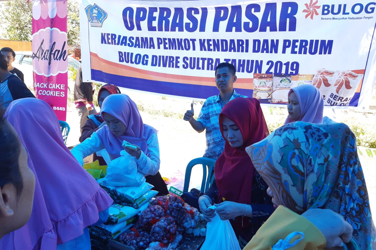 Bulog siapkan bawang empat ton pasar murah Kendari