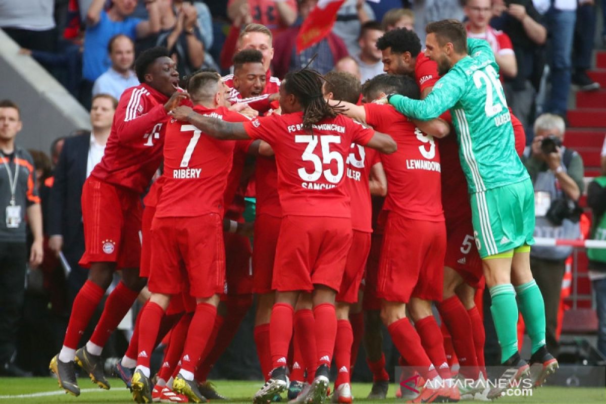 Liga Jerman - Muenchen pastikan gelar juara usai cukur Frankfurt 5-1