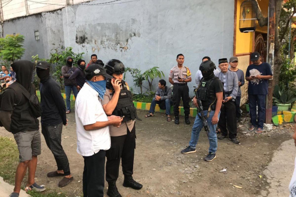 Tim Densus 88 tangkap terduga teroris di Gresik Jawa Timur