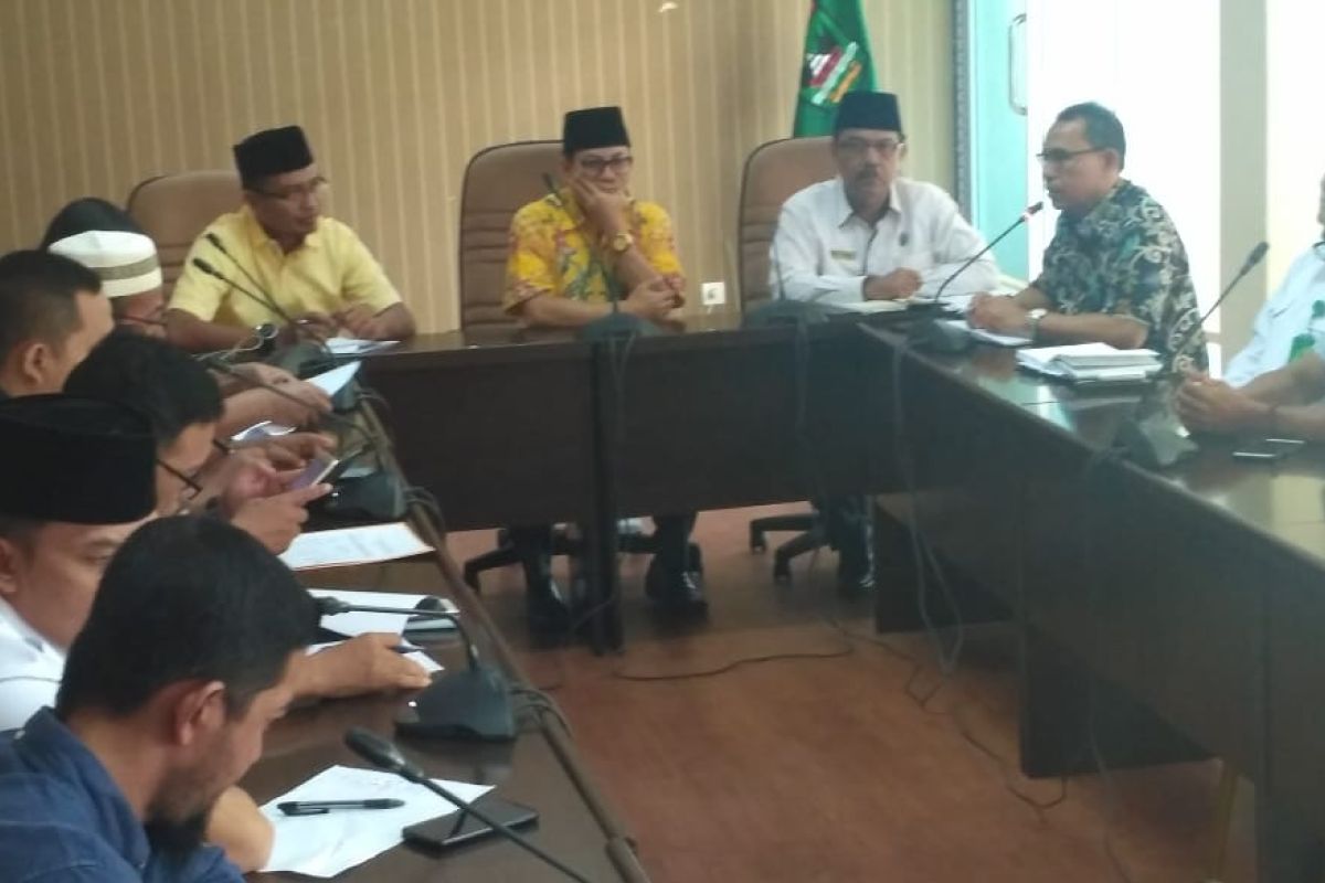 Pansus DPRD : Embarkasi Padang penerima "award" KPHI