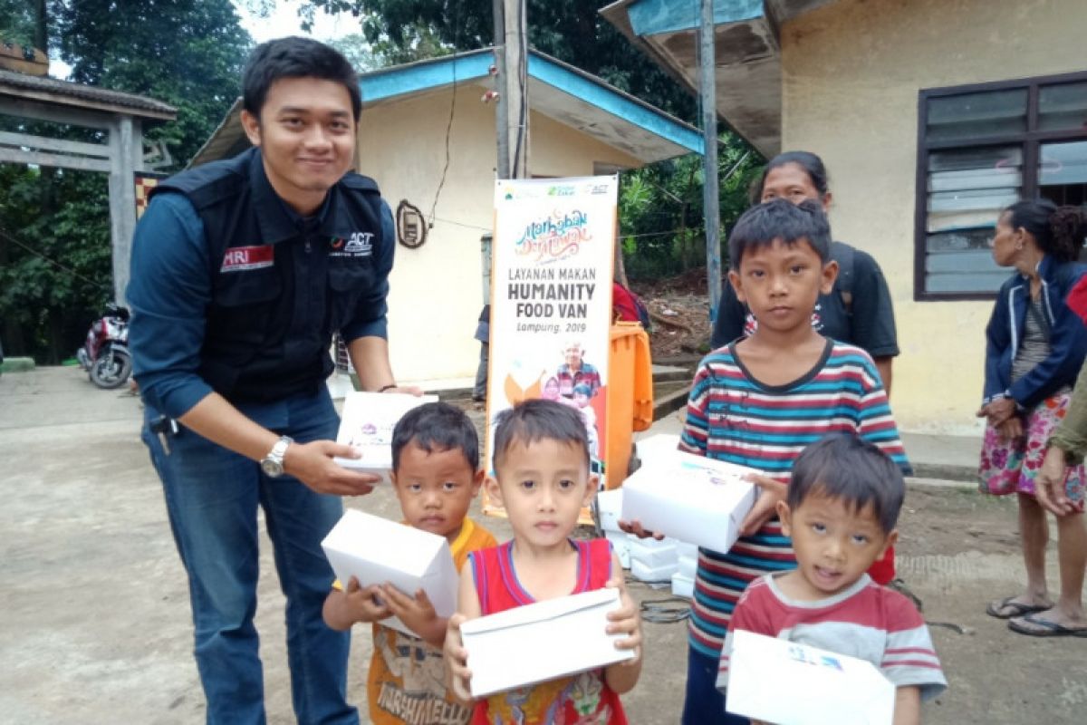 ACT Lampung  bagikan 2.000 paket makanan