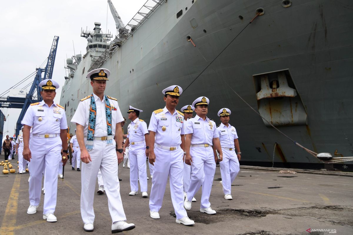 HMAS Canberra, kapal perang terbesar Australia tiba di Tanjung Priok Jakarta