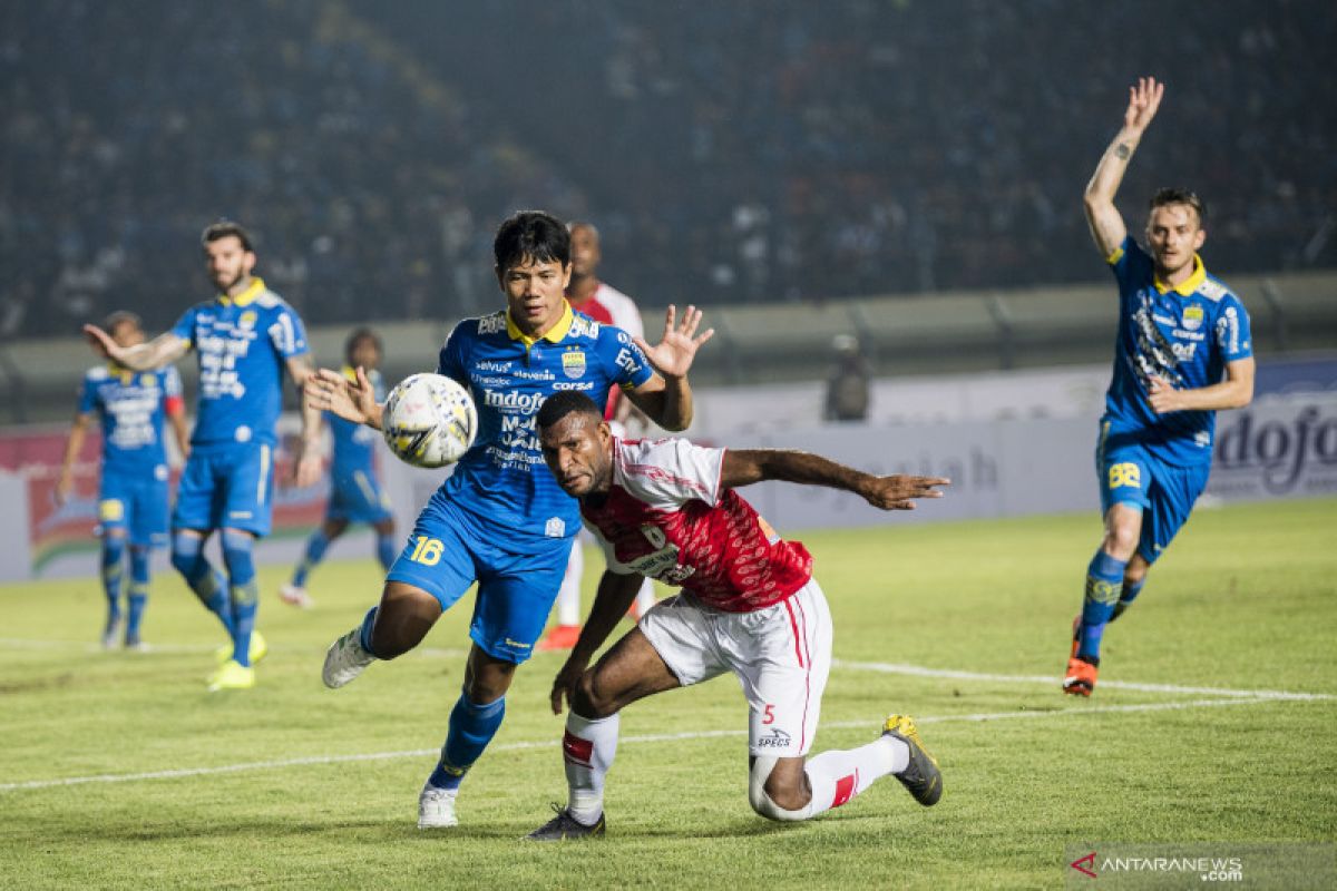 Persib Bandung kalahkan Persipura 3-0 pada laga perdana Liga 1