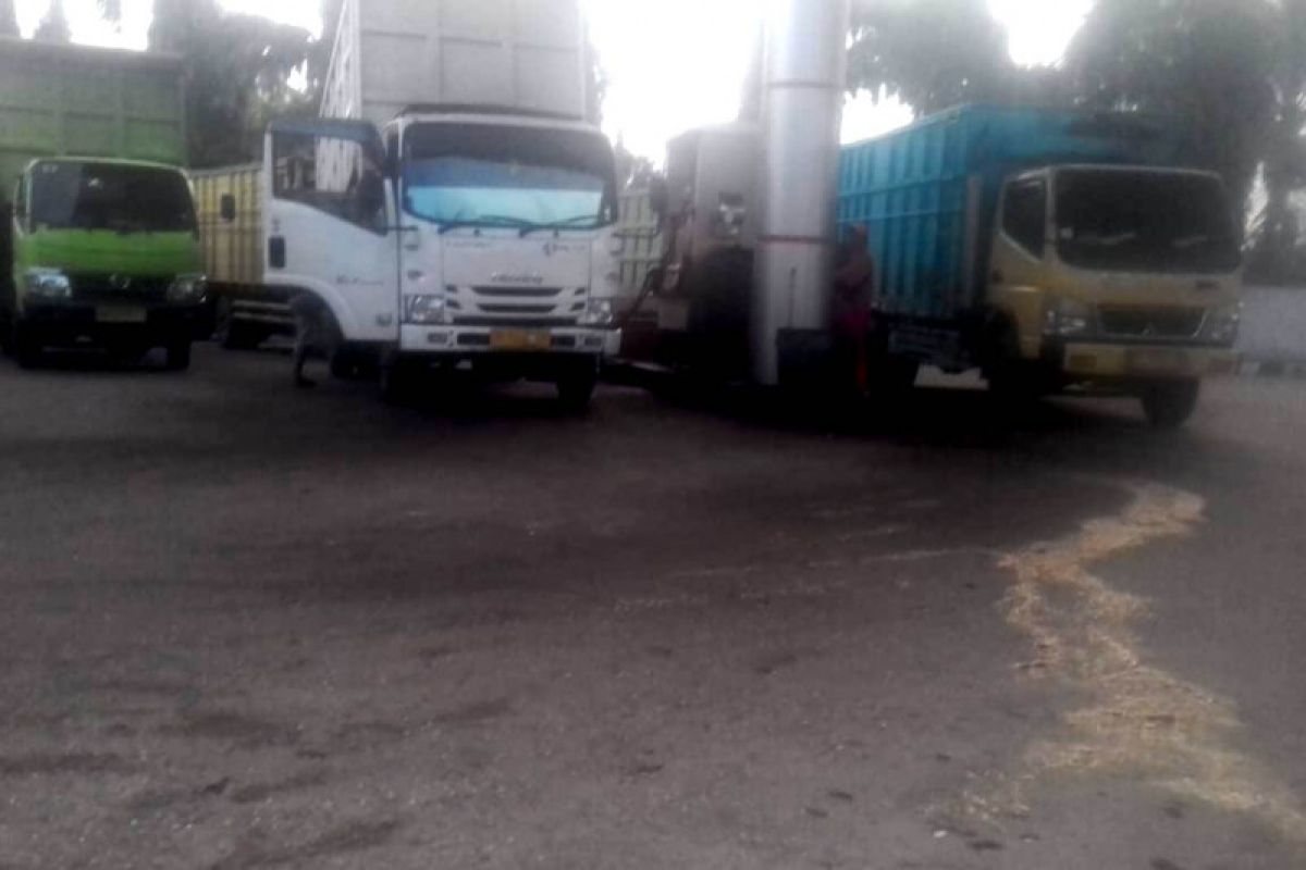 Puluhan truk kepung SPBU Jambi setiap pagi, sebagian pilih menginap