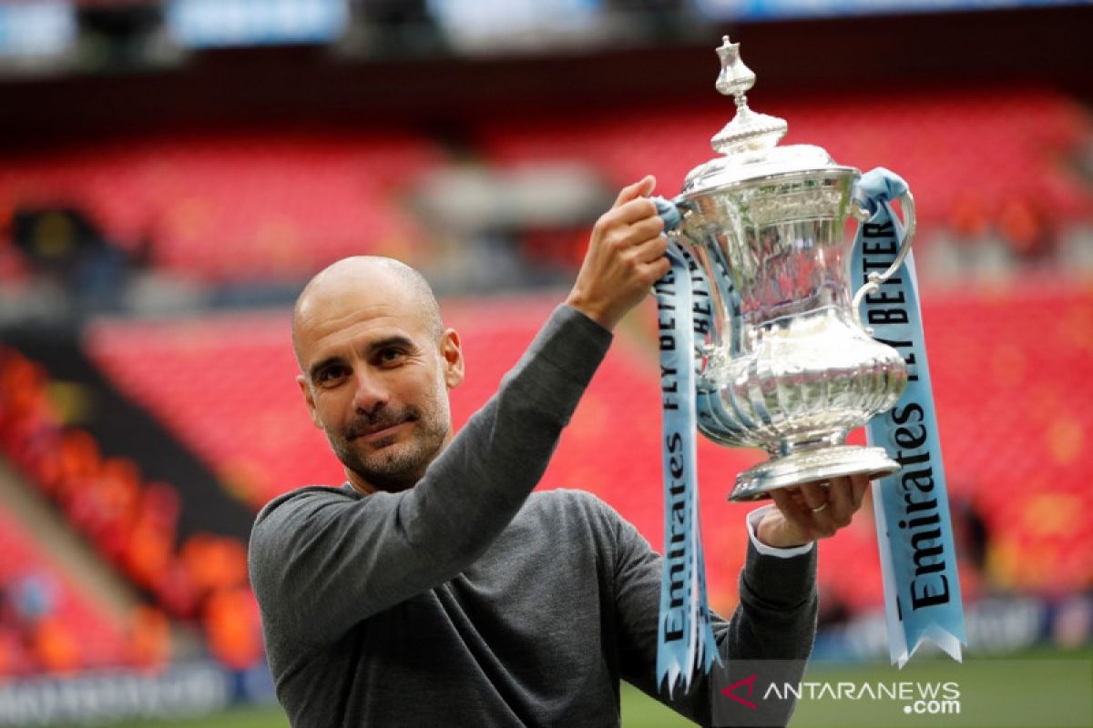 Manchester City raih tiga gelar domestik