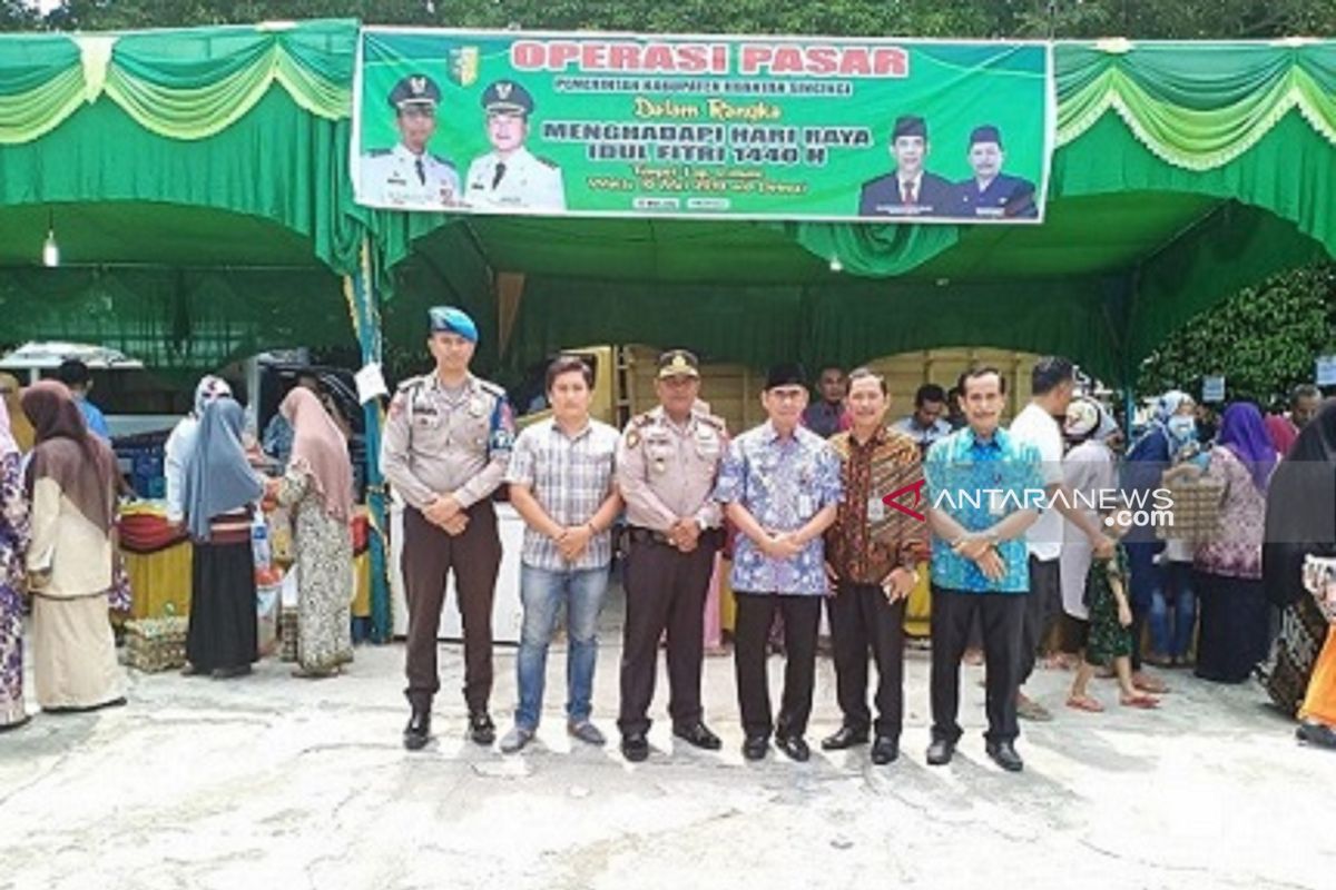 Bupati Kuansing Mursini tinjau pasar murah