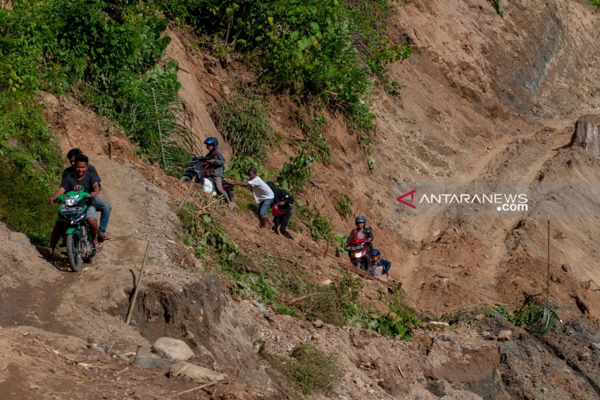 Warga Tuva minta pemerintah segera bangun jembatan pascabanjir bandang