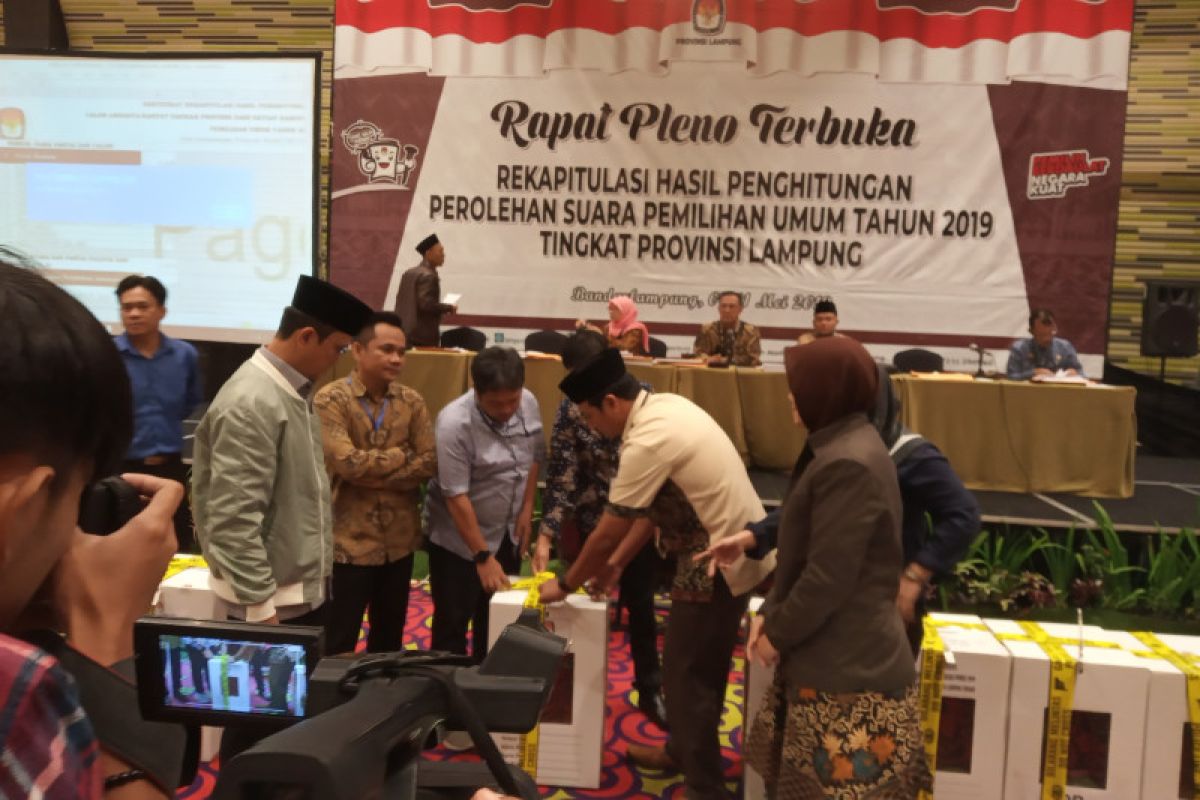 KPU menunda rekapitulasi empat provinsi dan Kuala Lumpur