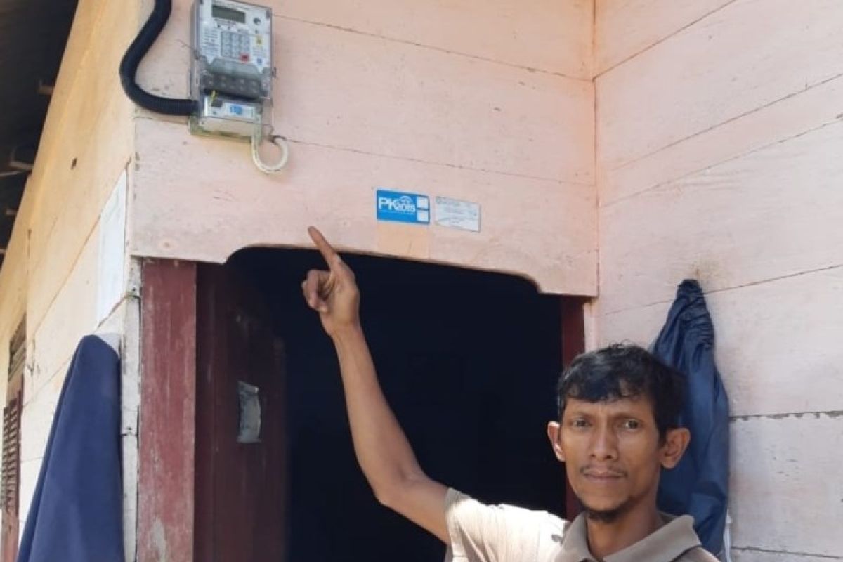 13 rumah di pedalaman Sikundo mulai nikmati aliran listrik