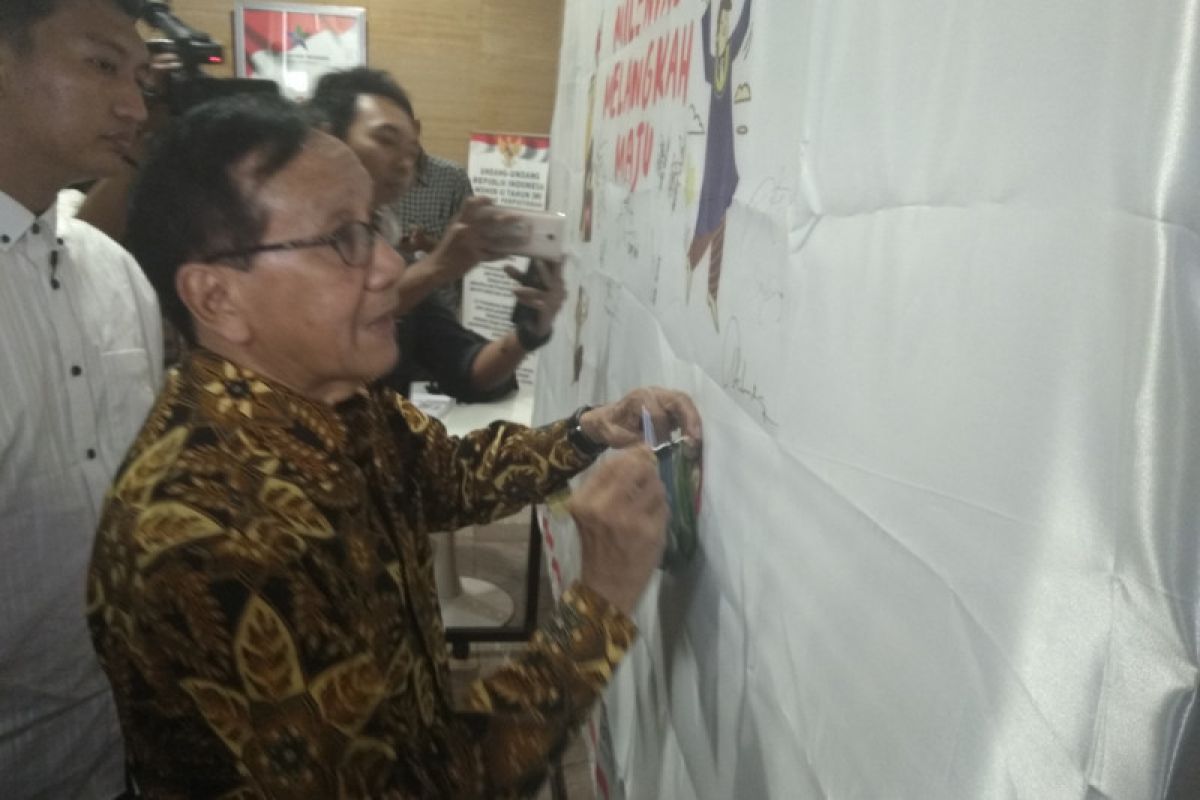 Akbar Tandjung minta semua pihak hormati hasil Pemilu 2019