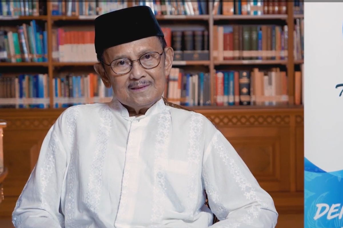 BJ Habibie imbau hindari tindakan yang mempertajam polarisasi dan perpecahan