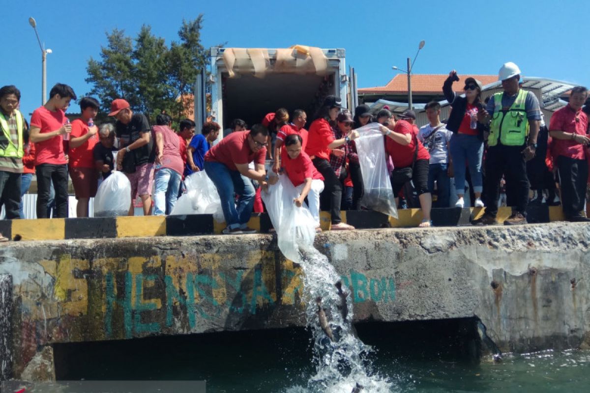 Pelepasan ikan tandai upacara "Fang Shen" peringati Waisak