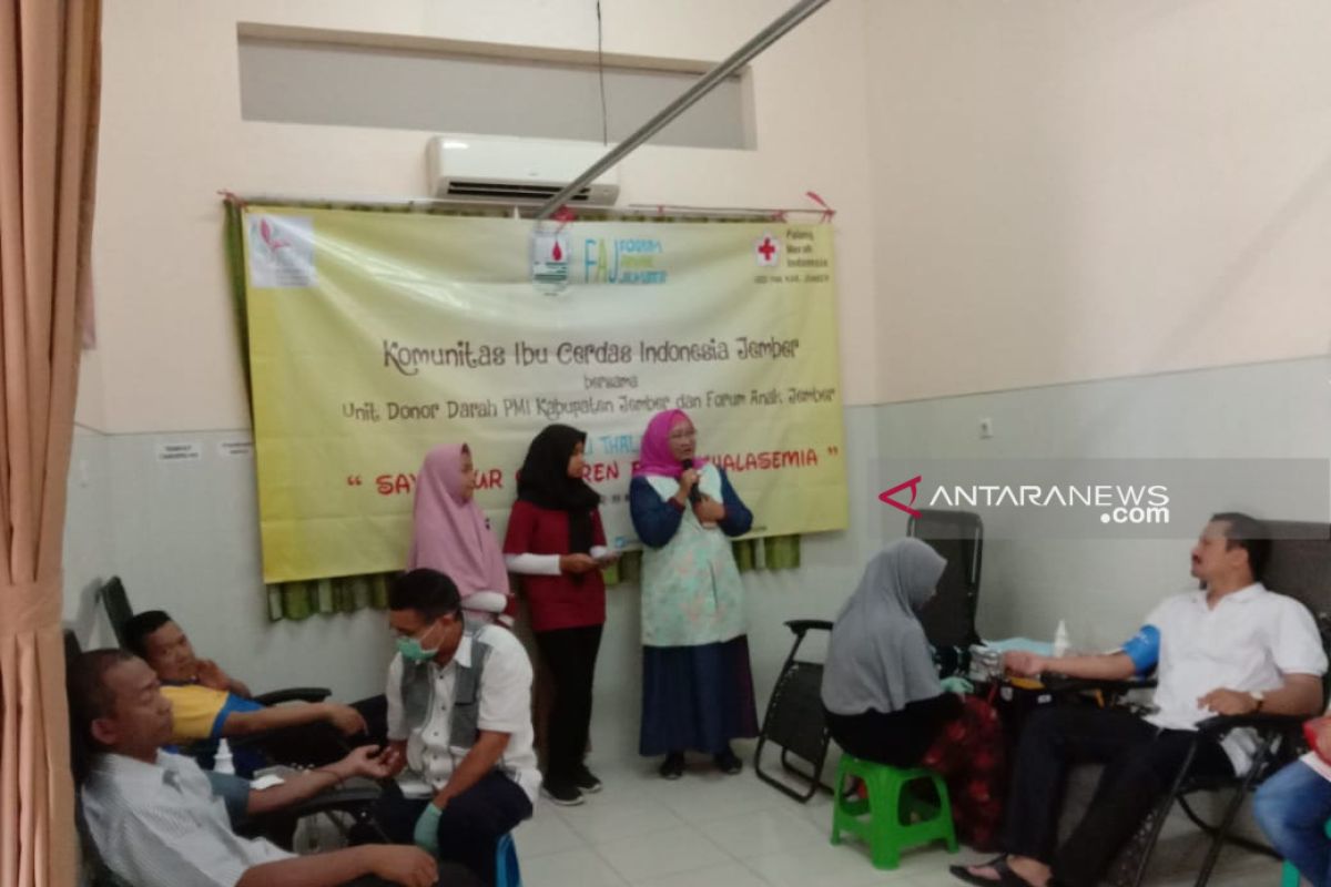 Menggalang donor darah dan deteksi dini penderita thalasemia di Jember