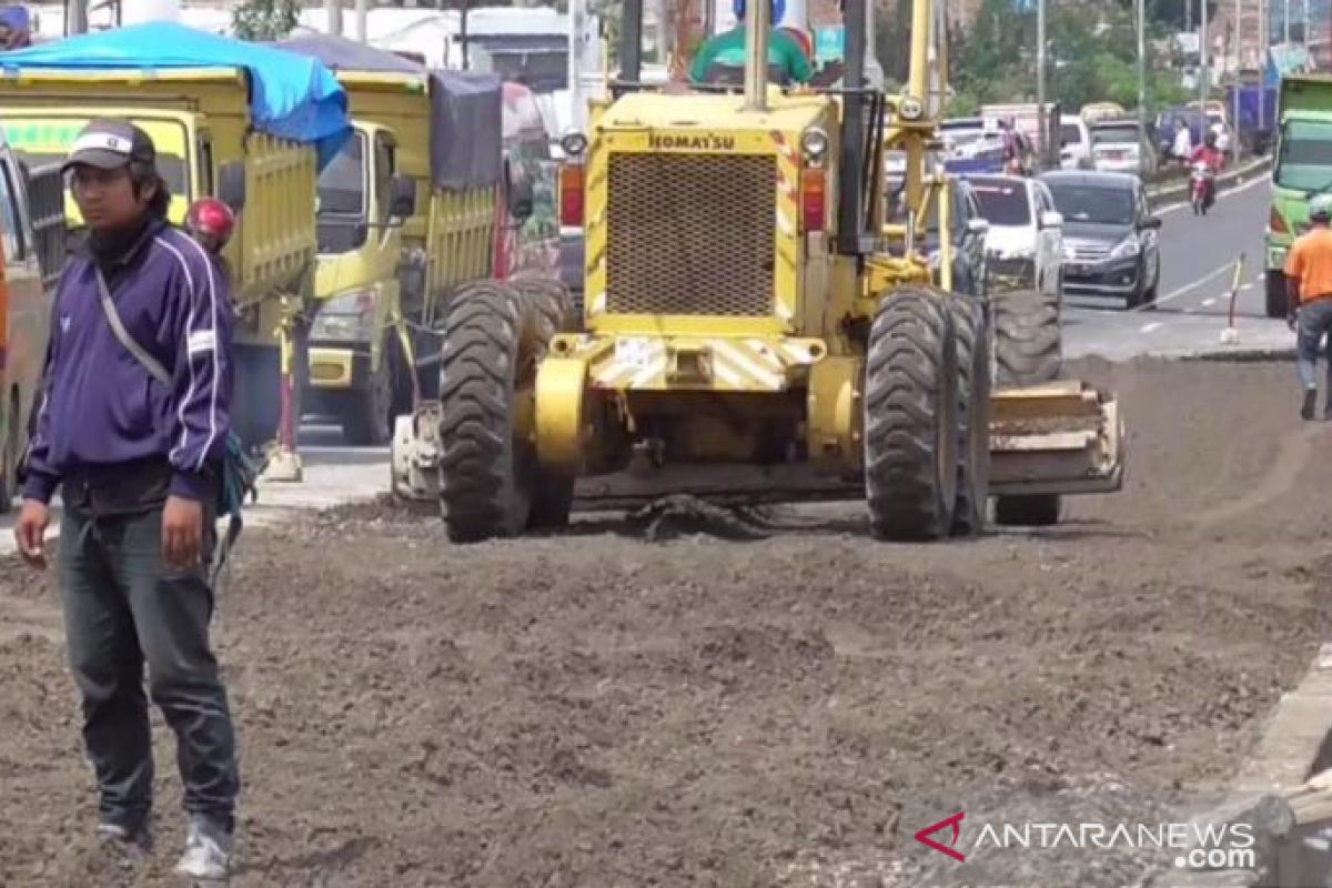 Jalan Utama Kabanjahe diperlebar hadapi arus mudik