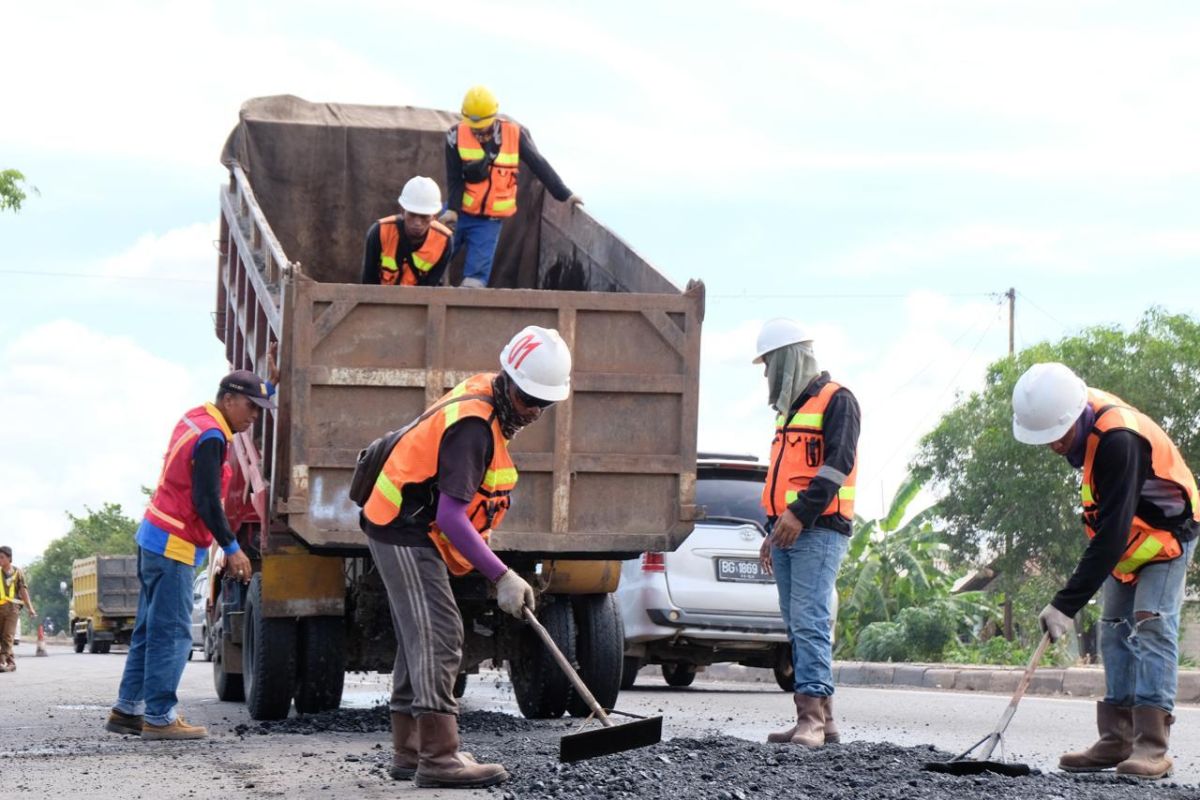 Jelang Lebaran, Pemkab Banyuasin minta jalan rusak segera diperbaiki