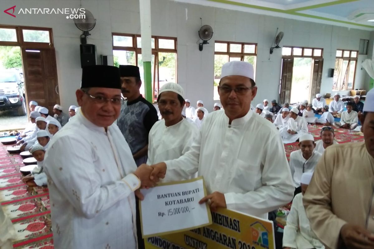 Bupati Serahkan Bantuan Sekaligus Safari Ramadhan di Desa Tanjung Batu