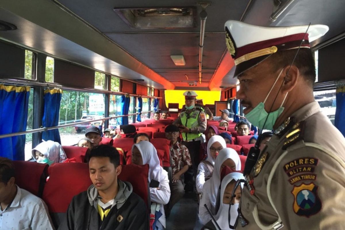 Polres Blitar razia bus antisipasi keberangkatan massa aksi 