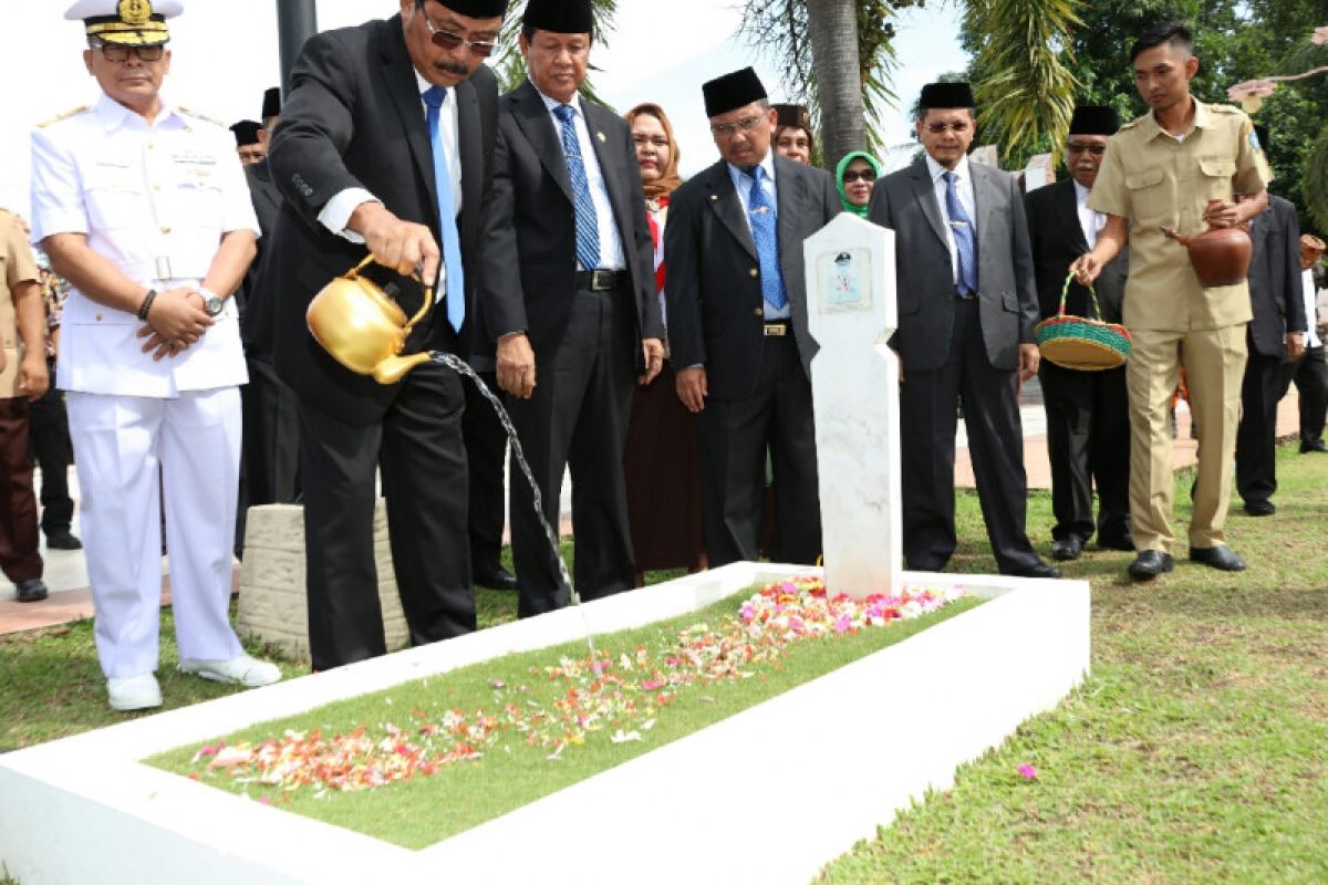 Ziarah makam pahlawan warnai peringatan Harkitnas di Kepri