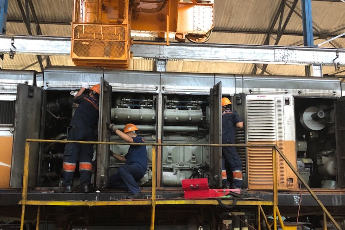 Balai Yasa menyelesaikan perawatan lokomotif sebelum angkutan Lebaran