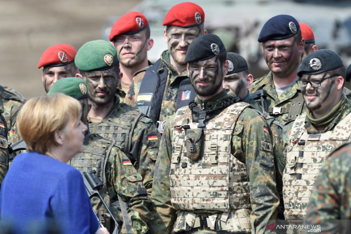 Macron dukung Merkel dalam pencalonan pemimpin Uni Eropa