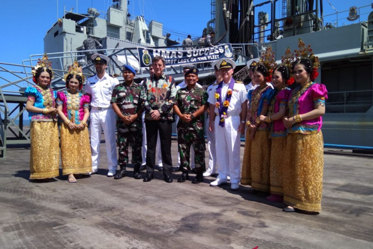 Kapal AL Australia berlabuh di Pelabuhan Hatta Makassar