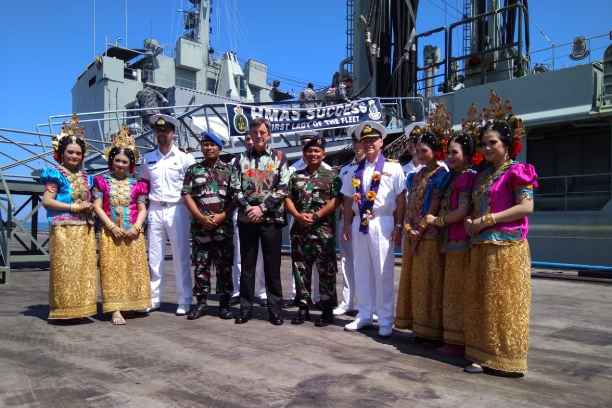 Kapal AL Australia sandar di Pelabuhan Hatta Makassar
