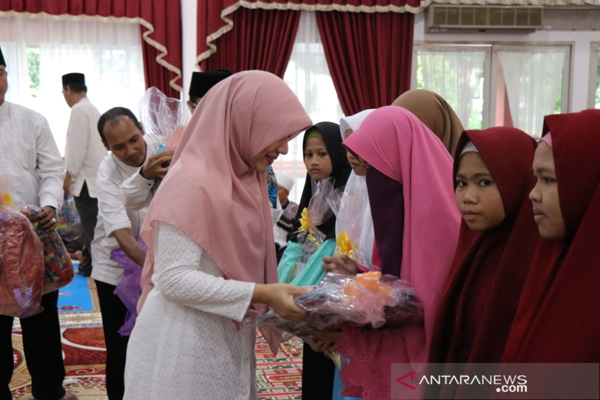 1.000 anak yatim dan dhuafa NTB menerima santunan Ramadhan