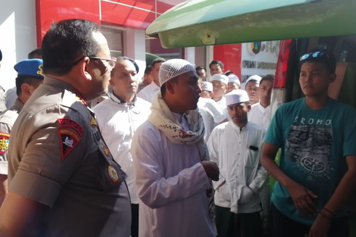 Aparat lakukan pengecekan penumpang di Bandara Pangsuma Putussibau