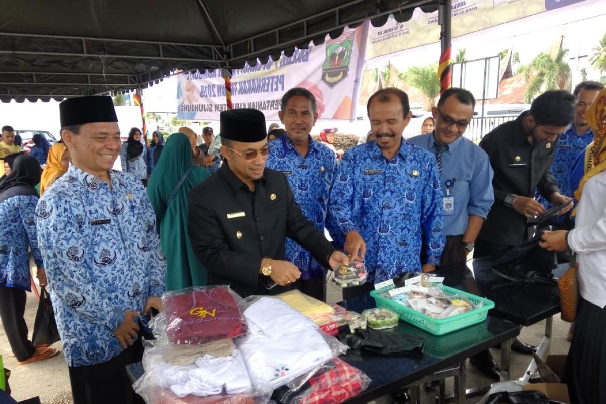 Disdagperinkop UKM Sijunjung gelar Bazar pangan