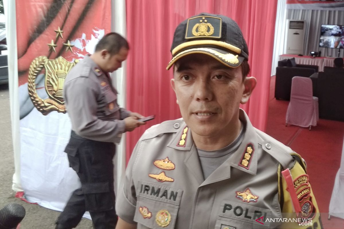 Kapolrestabes Bandung imbau warga tetap di Bandung pada 22 Mei