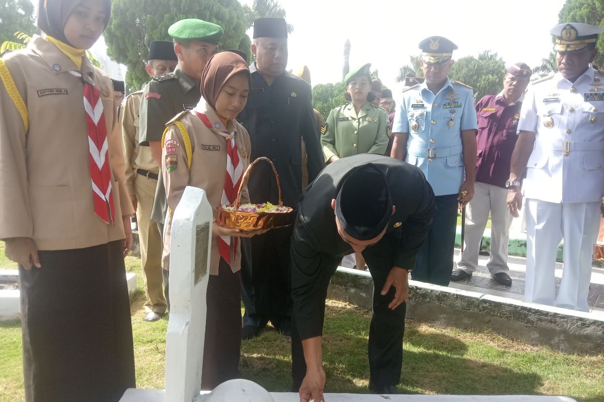 Gubernur Sumut pugar makam pahlawan untuk peringati Harkitnas