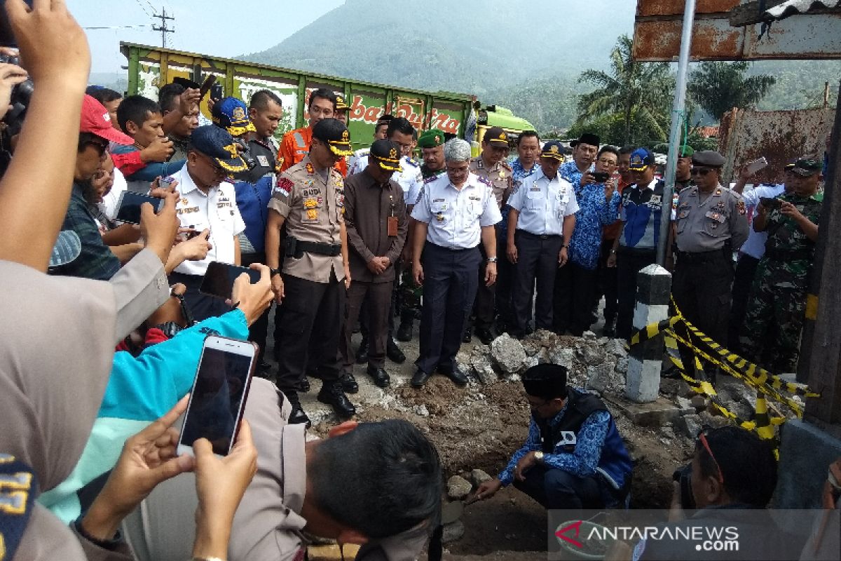 Kemenhub segera pasang palang pintu perlintasan kereta api di Garut