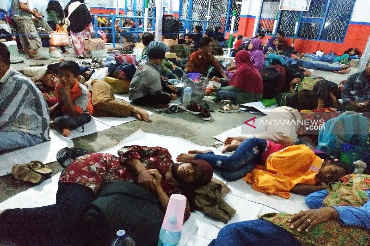 Mulai banyak pemudik menginap di Pelabuhan Sampit