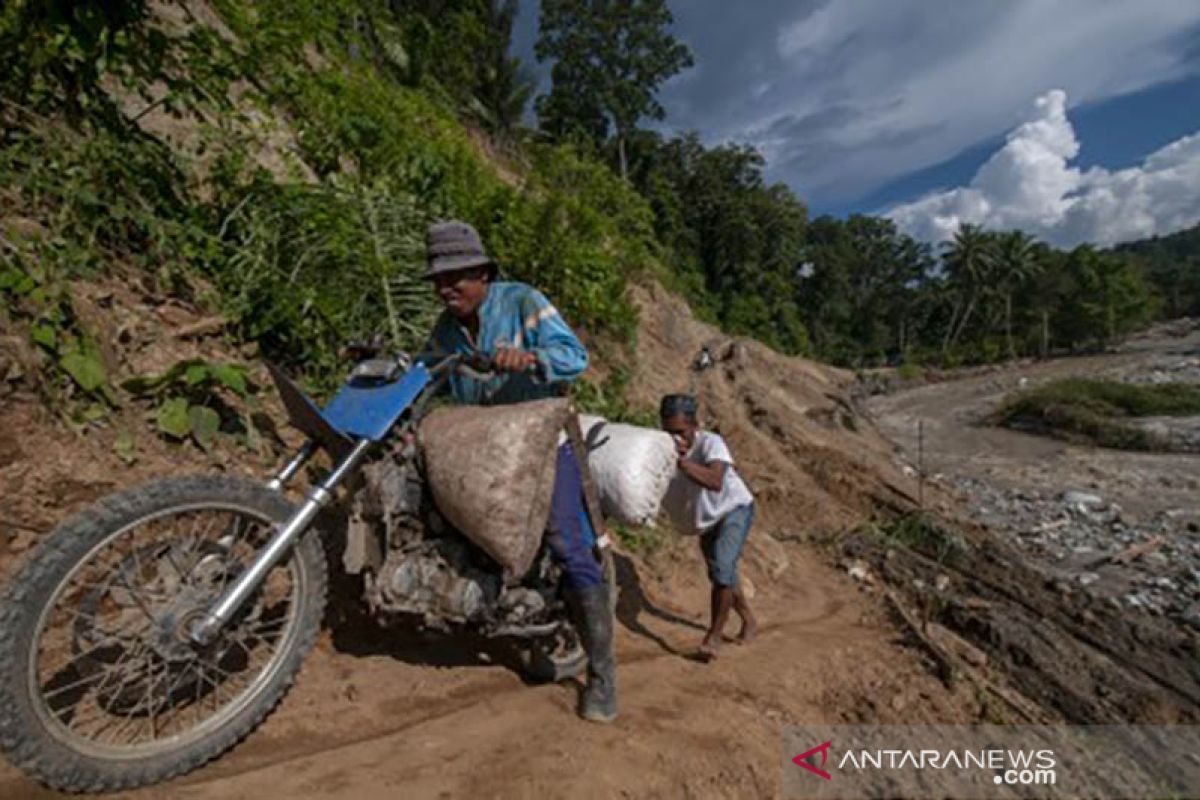 Jalan Trans Palu-Kulawi Putus