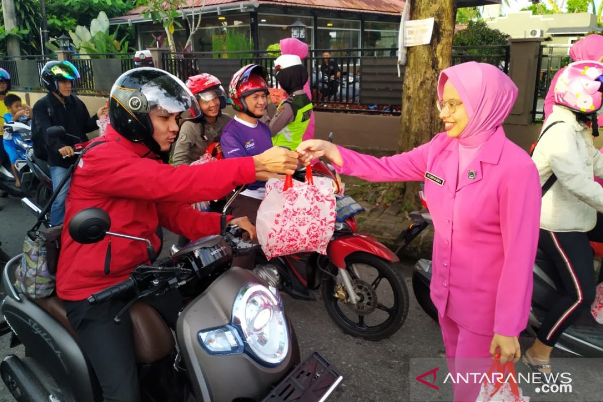 Pengurus Bhayangkari Cabang Bangka bagikan 