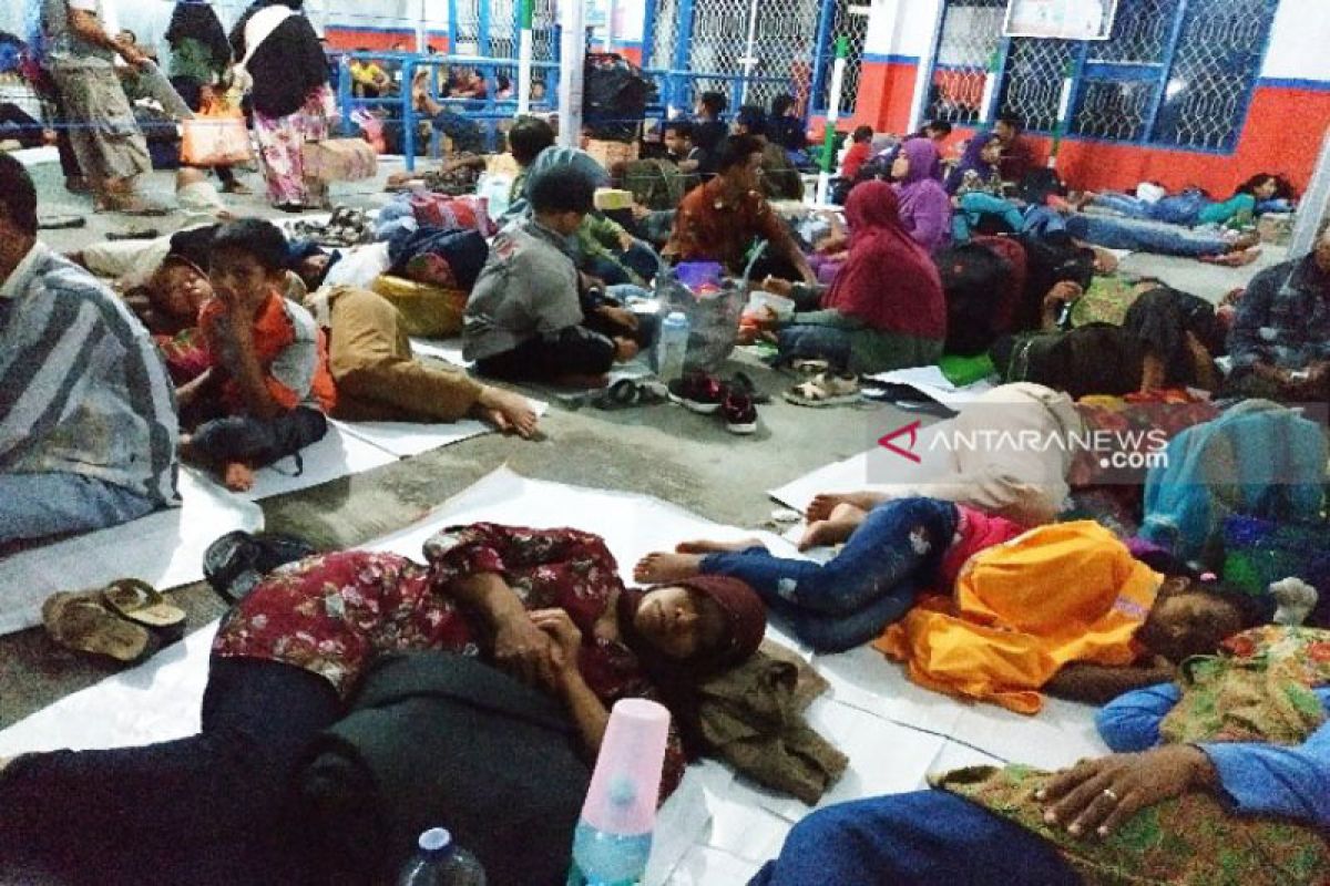 Pemudik di Pelabuhan Sampit mulai banyak yang menginap