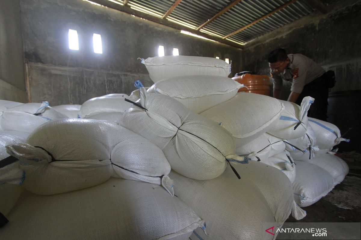 Polres Gorontalo sita 4.800 liter  Cap Tikus