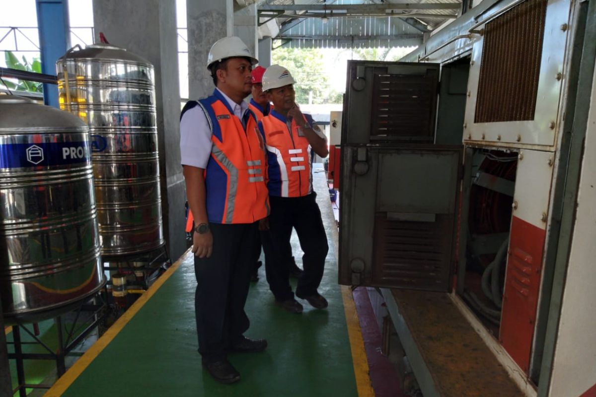 KAI Madiun lakukan perawatan lokomotif hadapi Lebaran 2019