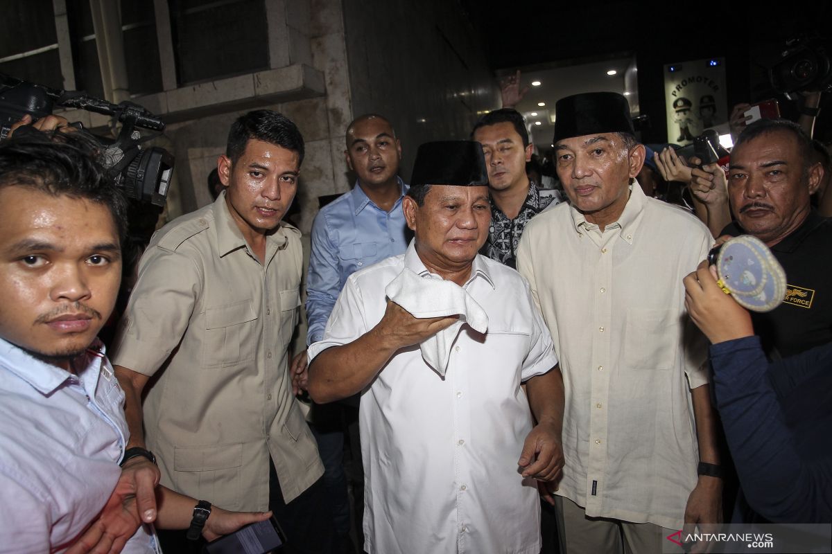 Prabowo tinggalkan nasi padang bawaannya pada keluarga Eggi Sudjana