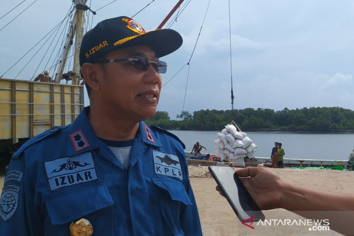 KSOP Pangkalbalam instruksikan bongkar puluhan ton bawang dan cabai