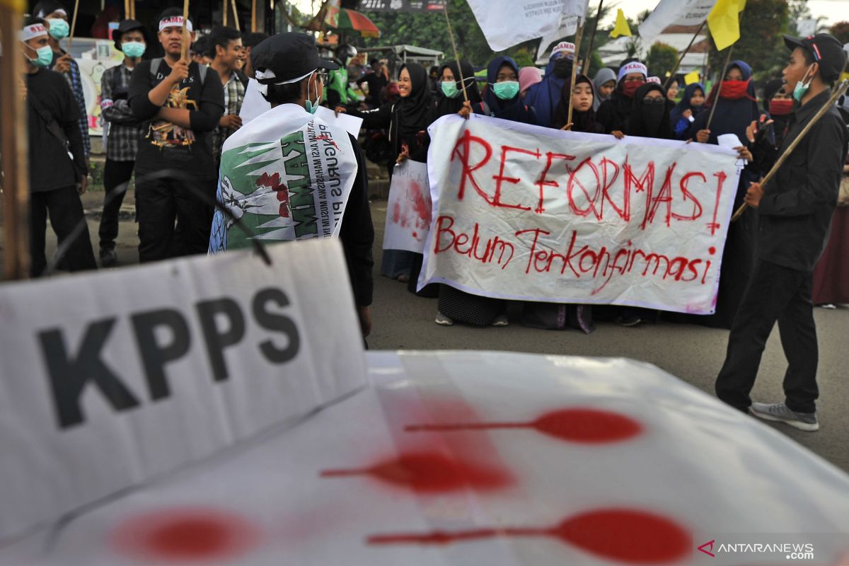Mahasiswa di Belitung kirimkan doa untuk anggota KPPS meninggal dunia