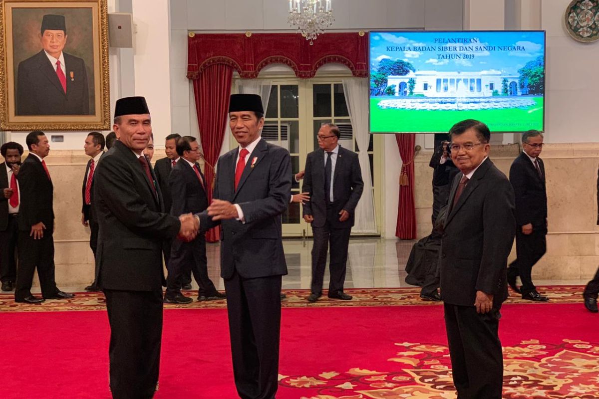 Jokowi angkat  Hinsa Siburian jadi Kepala Badan Siber dan Sandi Negara